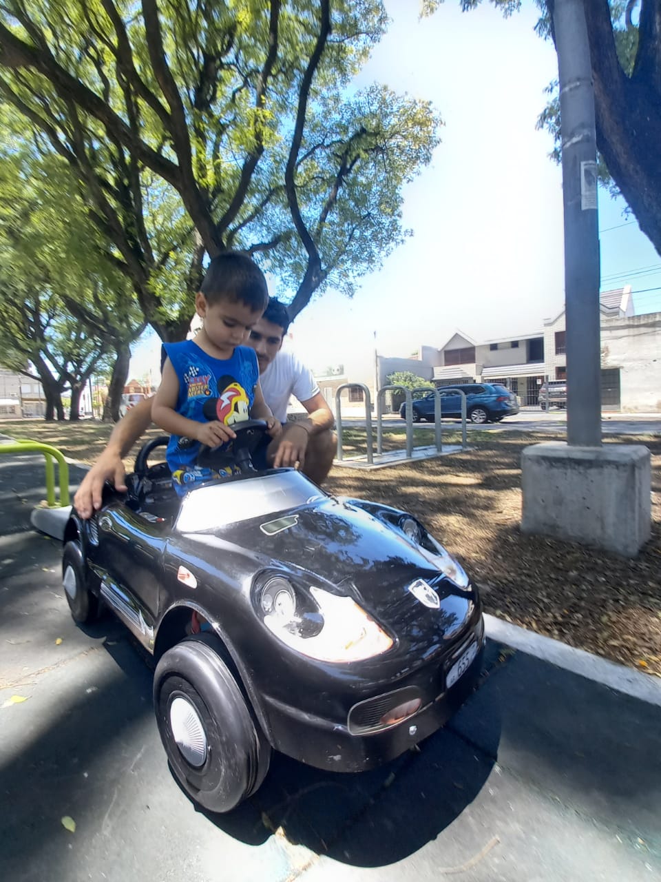 Más maldad no se consigue: le robaron el auto de juguete a un nene de tres años